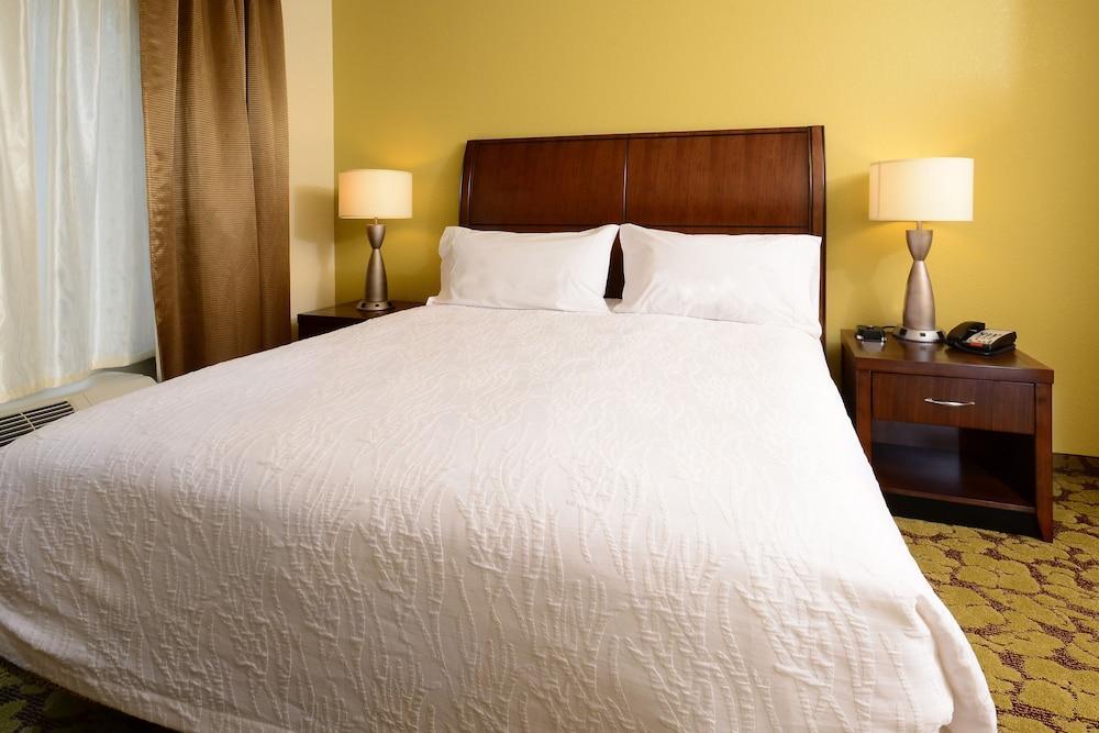 Hilton Garden Inn Greensboro Airport Exterior photo