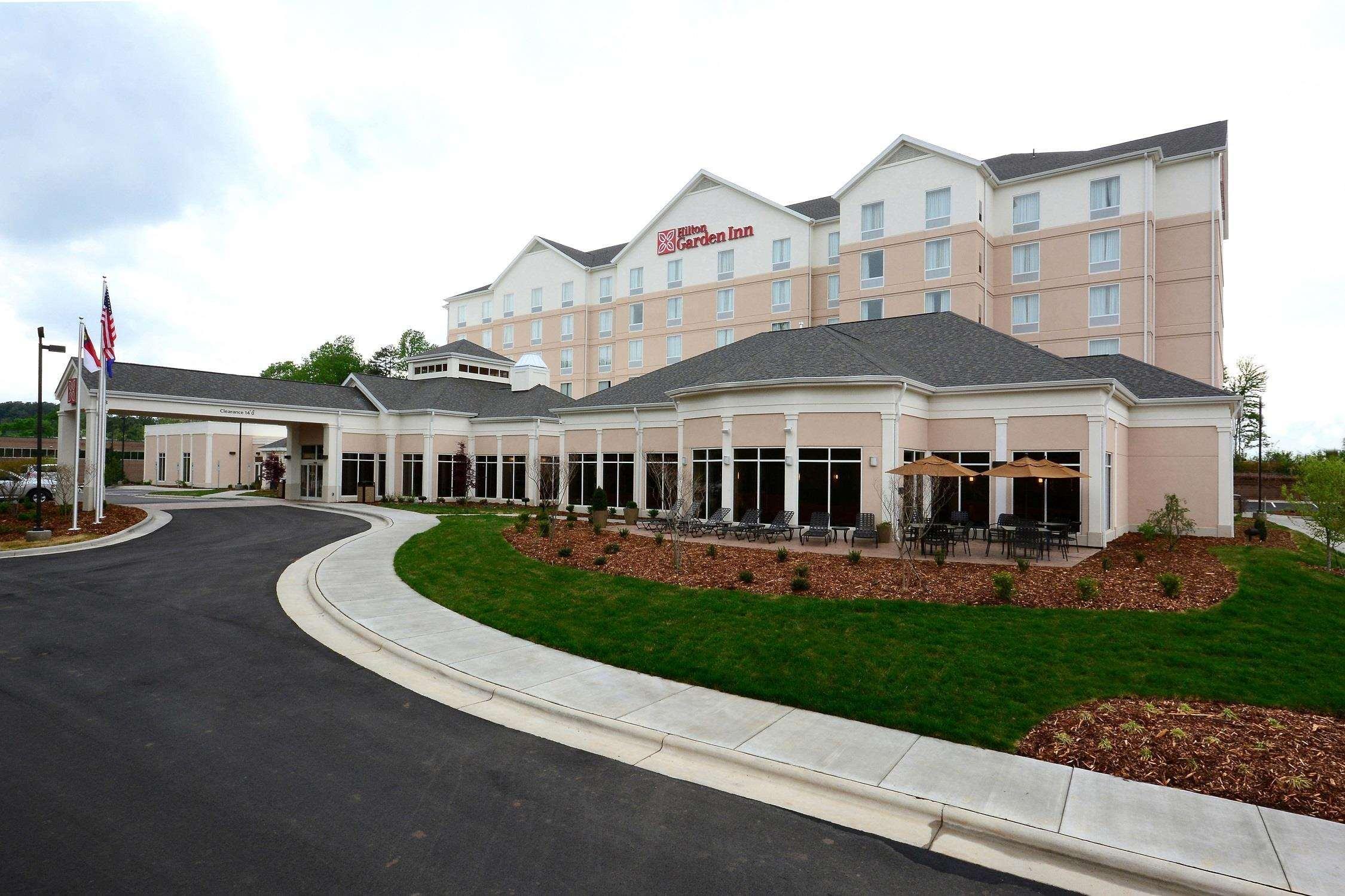 Hilton Garden Inn Greensboro Airport Exterior photo