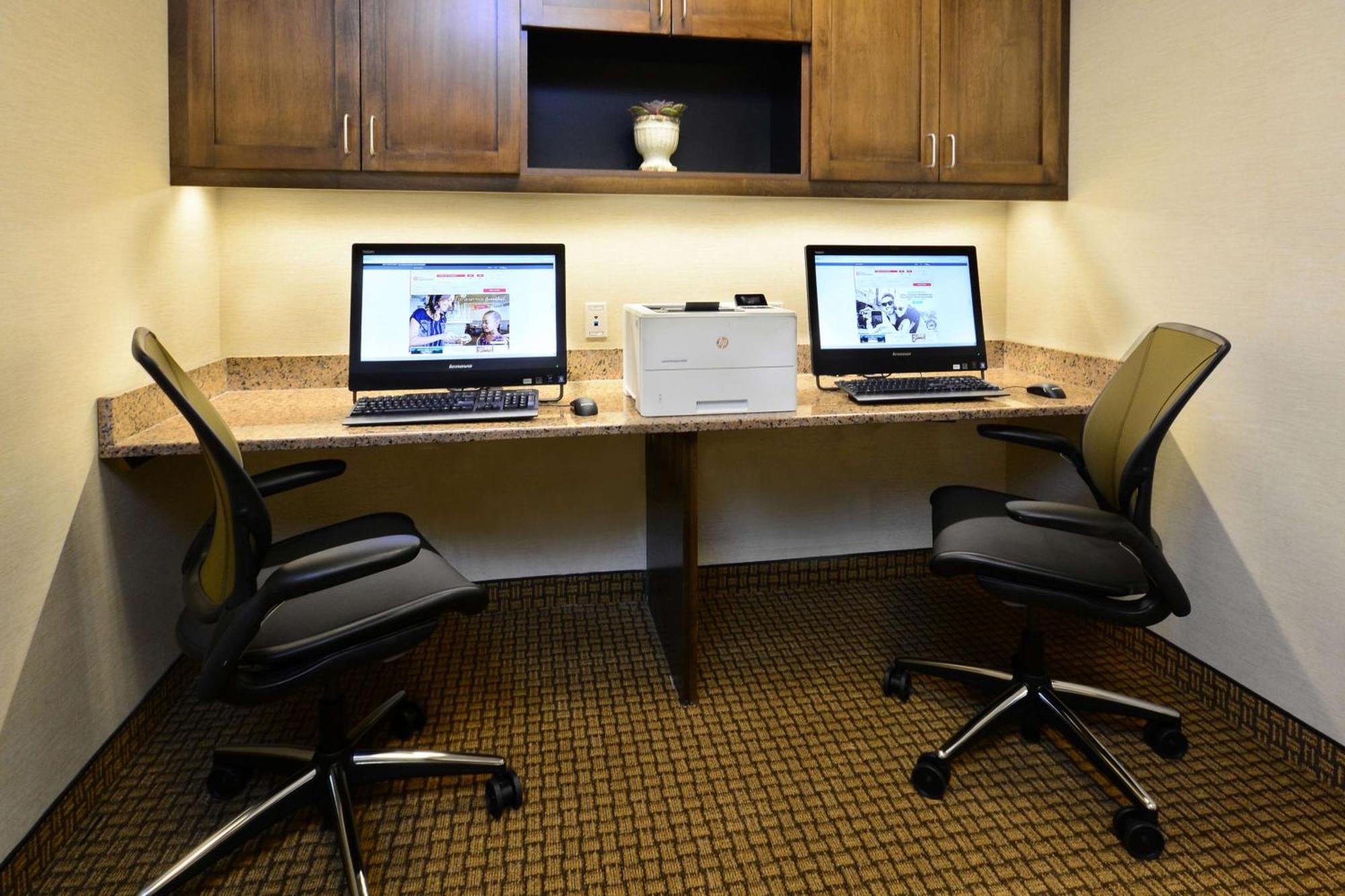 Hilton Garden Inn Greensboro Airport Exterior photo